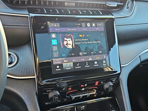 Used 2023 Jeep Grand Cherokee L Laredo image 20