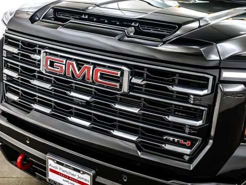Used 2024 GMC Sierra 2500 AT4 w/ AT4 Premium Plus Package image 13