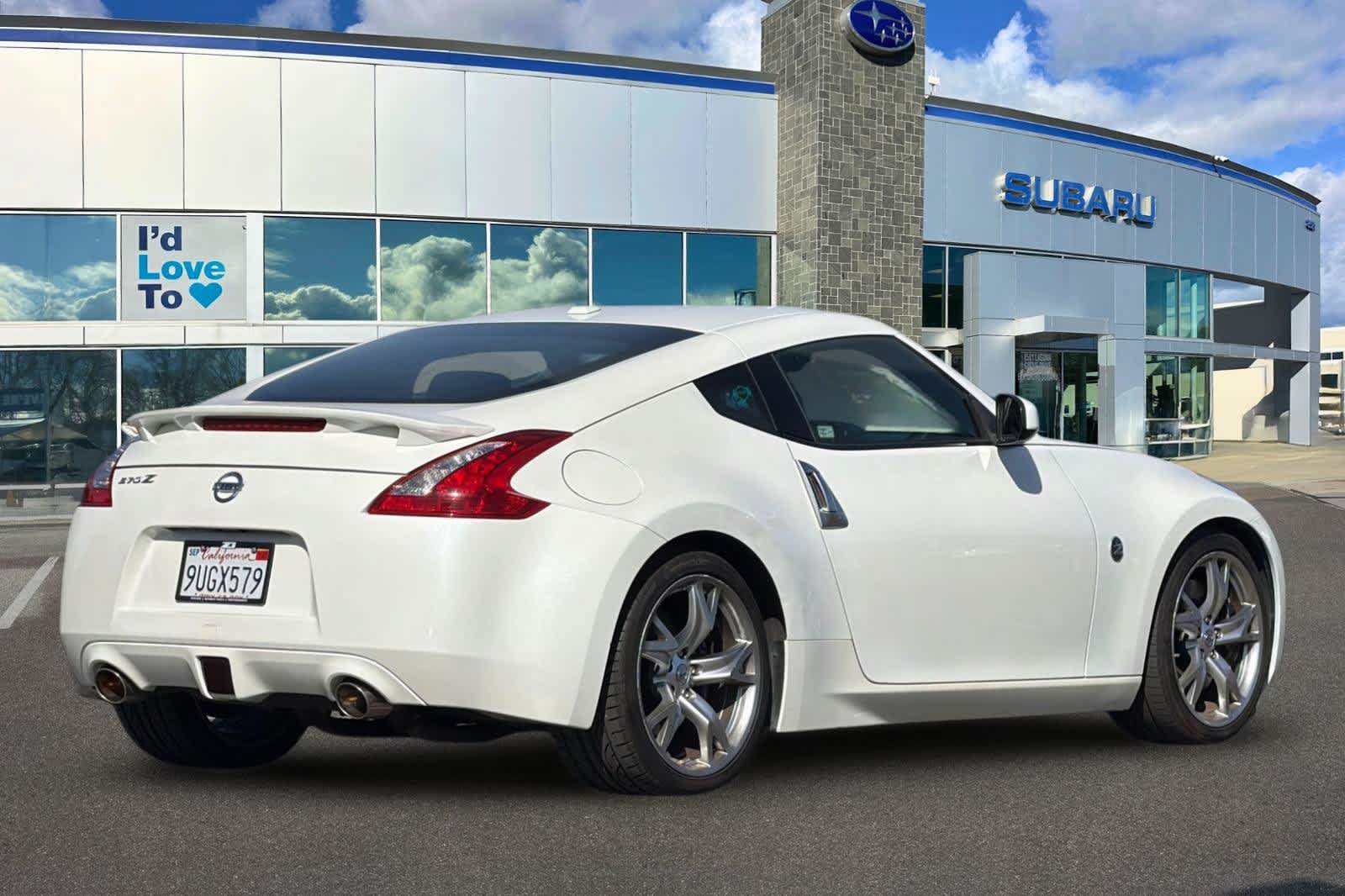 Used 2009 Nissan 370Z Touring w/ Sport Pkg RWD image 2