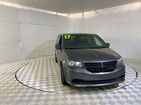 Used 2017 Dodge Grand Caravan SE FWD image 1
