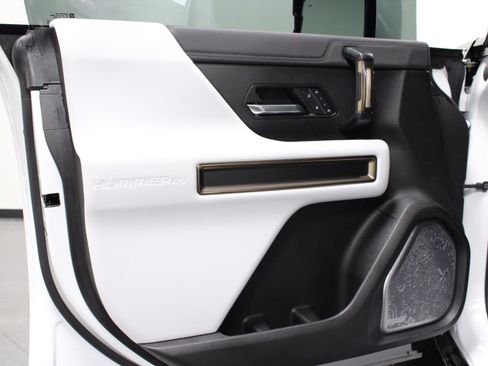 Used 2025 GMC Hummer EV 2X w/ LPO, Sport Package AWD/4WD image 11