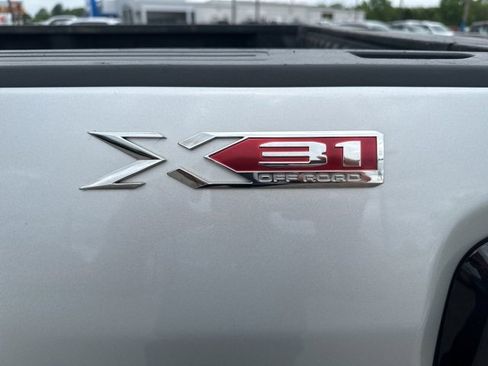 Used 2023 GMC Sierra 3500 SLT w/ SLT Preferred Package image 11