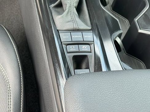Used 2025 Toyota Camry Hybrid FWD image 21