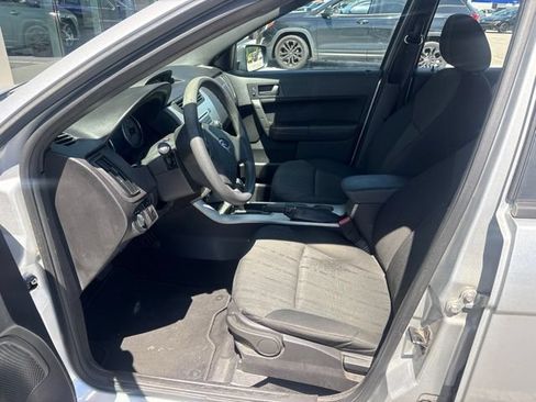 Used 2010 Ford Focus SE FWD image 12