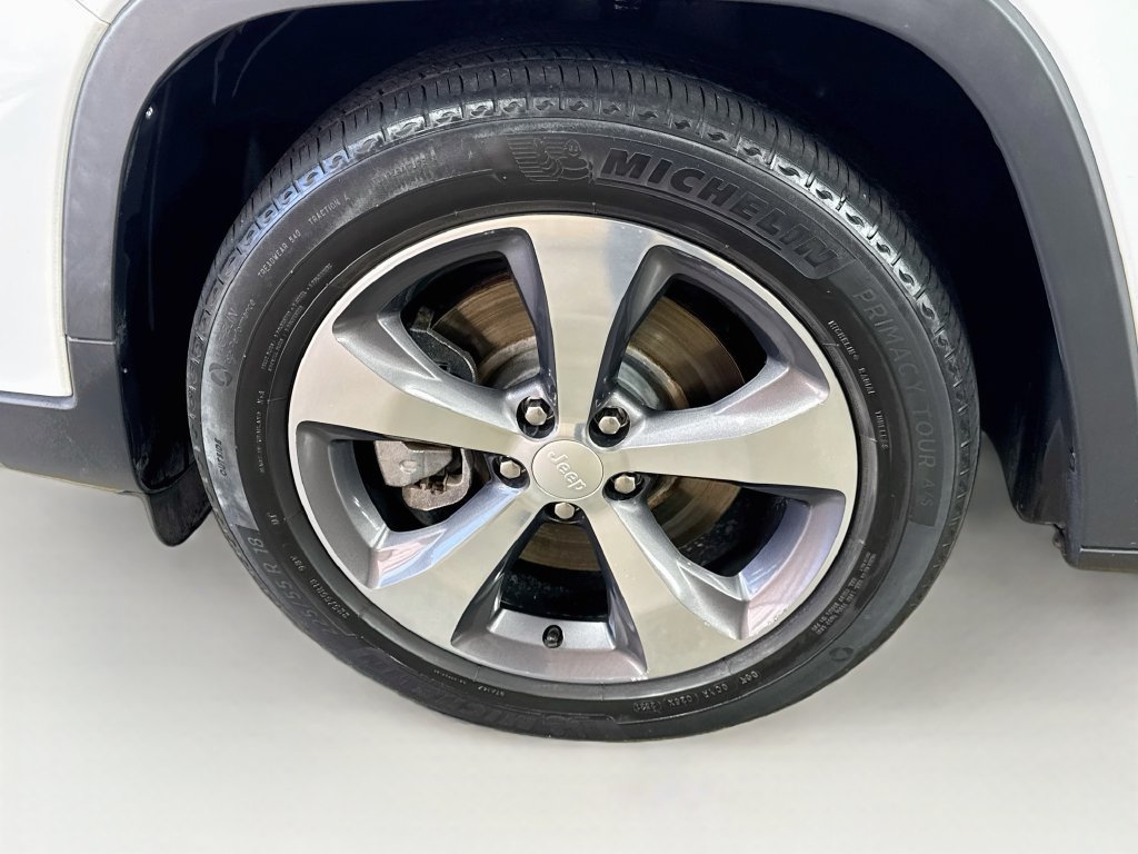 Used 2019 Jeep Cherokee Limited FWD image 39