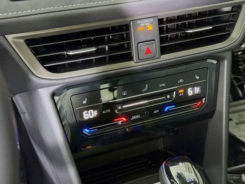 New 2026 Volkswagen Taos SE image 17