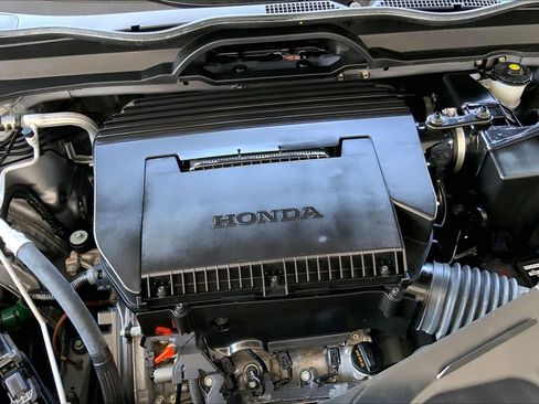 Used 2025 Honda Pilot Sport image 31