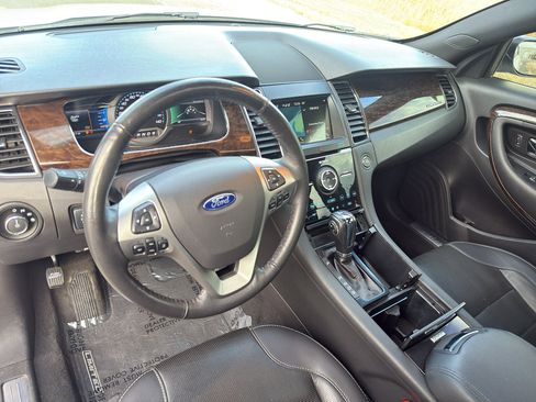 Used 2019 Ford Taurus Limited image 15