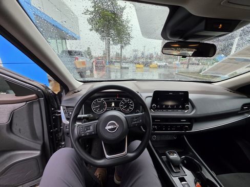 Used 2023 Nissan Rogue S image 13