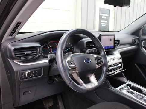 Used 2020 Ford Explorer XLT w/ Comfort Package AWD/4WD image 2