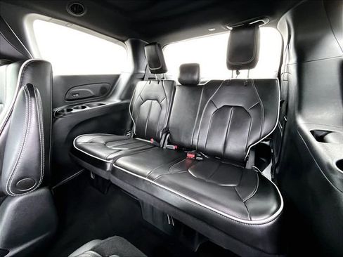 Used 2023 Chrysler Pacifica Limited w/ S Appearance Package image 17