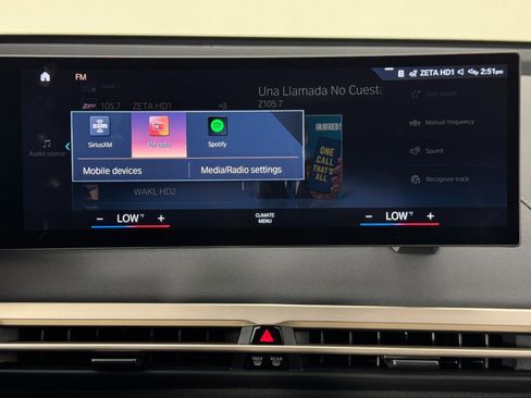 Used 2022 BMW iX xDrive50 w/ Premium Package image 31