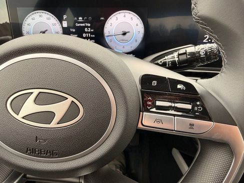 Used 2025 Hyundai Elantra Limited w/ Cargo Package FWD image 15
