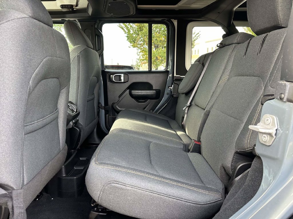 Used 2024 Jeep Wrangler Unlimited AWD/4WD image 15