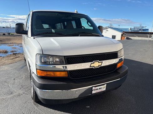 Used 2017 Chevrolet Express 3500 LT w/ LT Preferred Equipment Group image 4