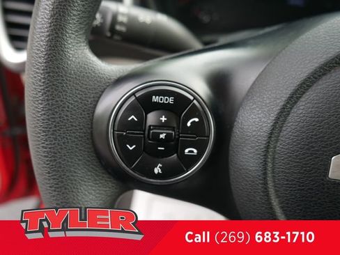 Used 2022 Kia Soul LX image 26