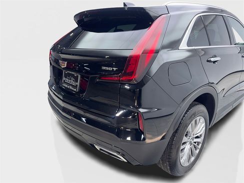 Used 2024 Cadillac XT4 Premium Luxury image 18