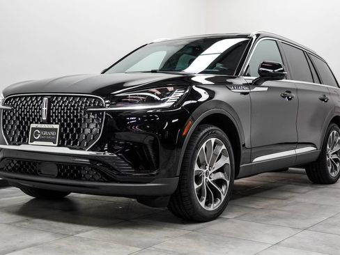 Used 2025 Lincoln Aviator Reserve w/ Illumination Package AWD/4WD image 7