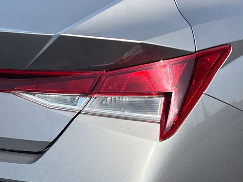 Used 2024 Hyundai Elantra SE FWD image 25