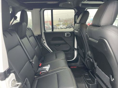 New 2026 Jeep Wrangler Unlimited Sahara AWD/4WD image 17