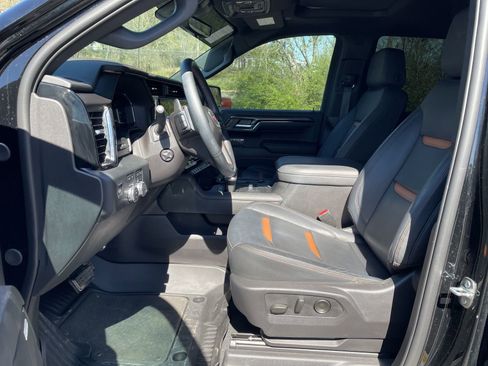 Used 2024 GMC Sierra 1500 AT4 w/ Technology Package image 11