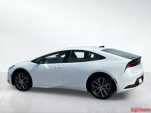 Certified 2026 Toyota Prius XLE FWD image 5