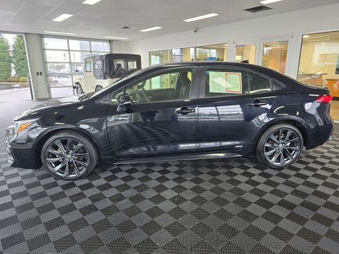 Certified 2023 Toyota Corolla SE w/ SE Package image 6