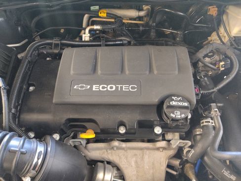 Used 2020 Chevrolet Sonic LT FWD image 30