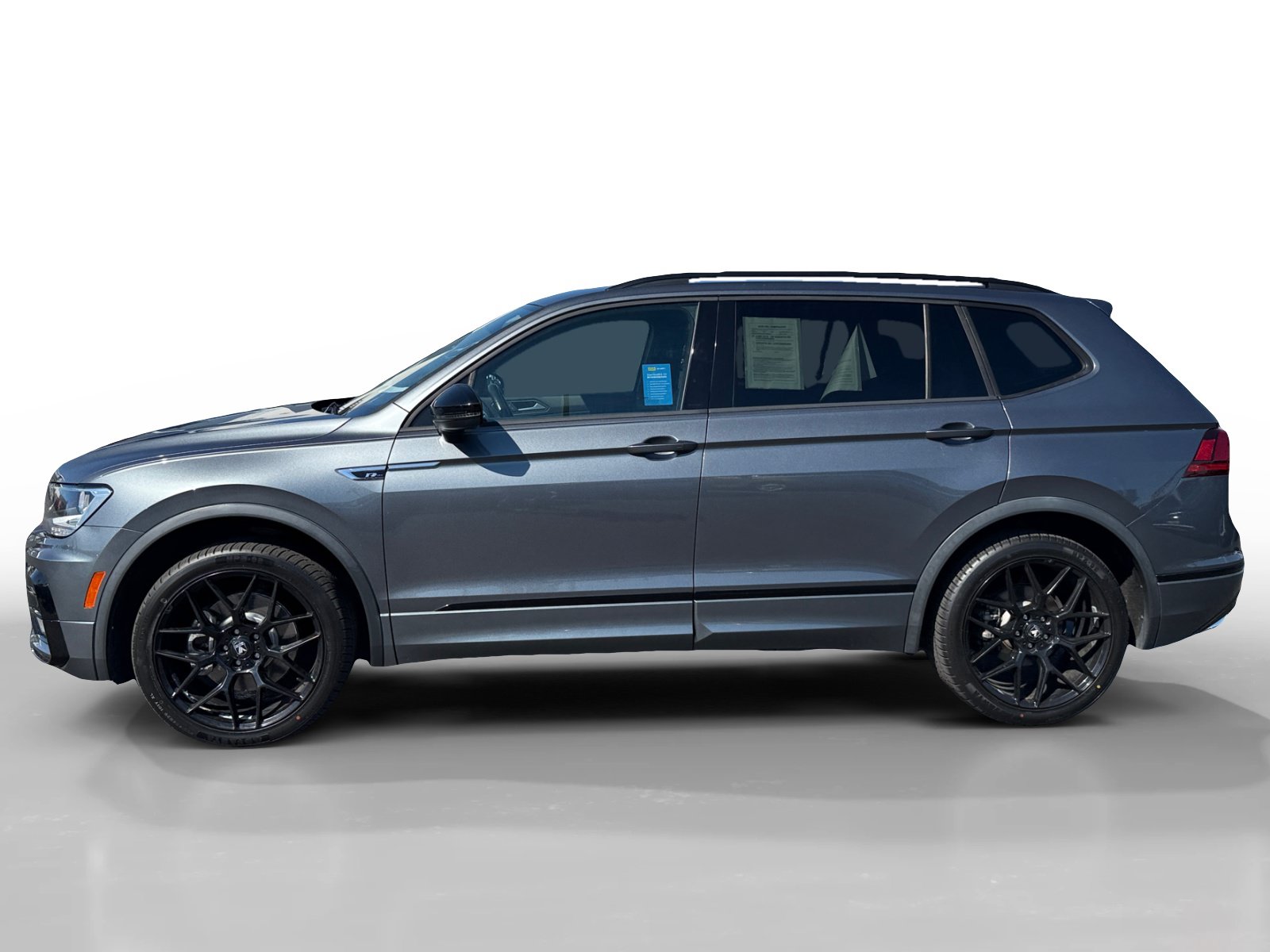 Used 2021 Volkswagen Tiguan SE R-Line AWD/4WD image 2