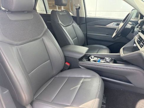Certified 2026 Ford Explorer Active w/ Active Comfort Package RWD image 26