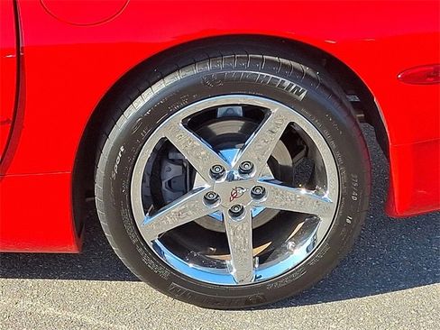 Used 1998 Chevrolet Corvette Coupe w/ Roof Pkg image 25