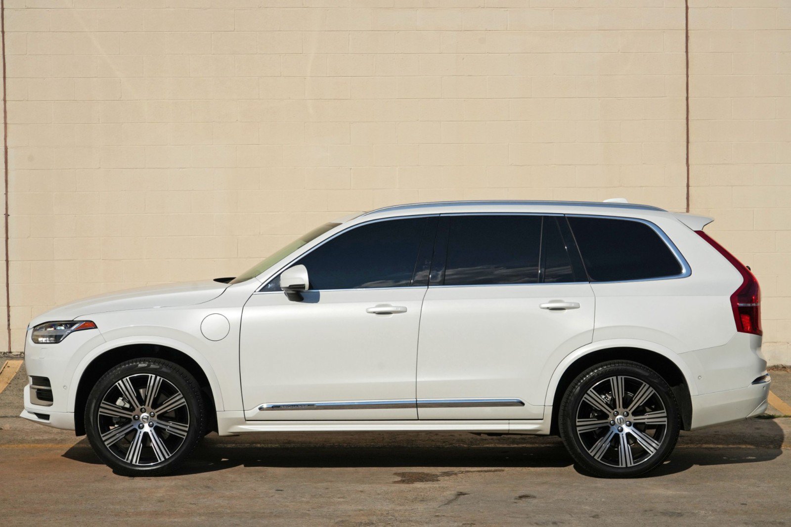 Used 2024 Volvo XC90 T8 Plus w/ Protection Package Premier AWD/4WD image 52