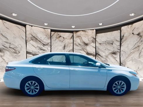 Used 2015 Toyota Camry LE image 4