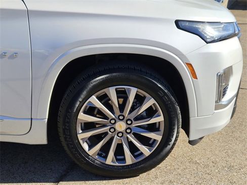 Used 2023 Chevrolet Traverse Premier image 8