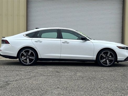 Used 2024 Honda Accord Sport image 9