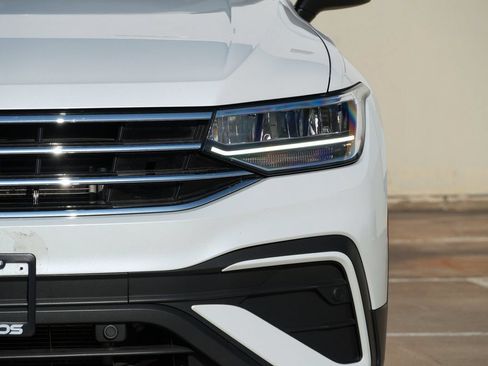Used 2023 Volkswagen Tiguan SE w/ Panoramic Sunroof Package FWD image 20