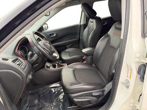 Used 2019 Jeep Compass Trailhawk w/ Cold Weather Group image 9