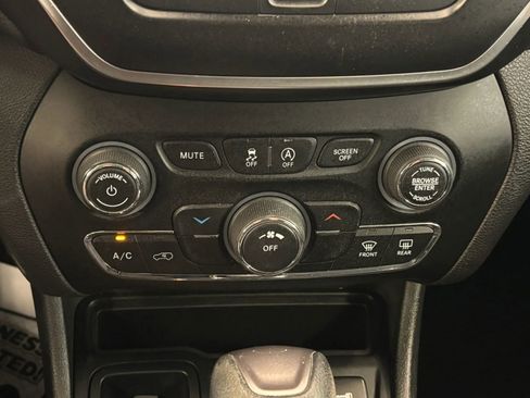 Used 2019 Jeep Cherokee Latitude w/ Popular Appearance Group FWD image 43