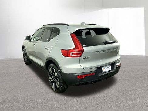 Used 2025 Volvo XC40 B5 Plus image 31