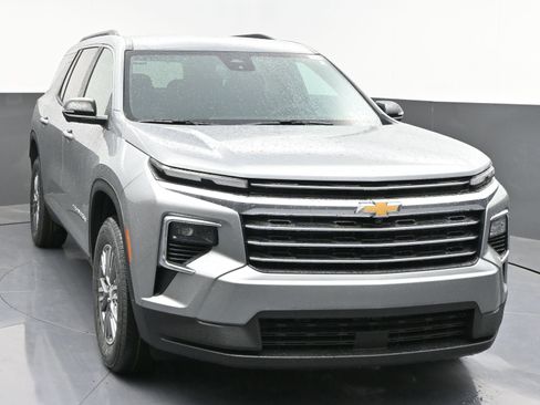 New 2026 Chevrolet Traverse LT FWD image 2