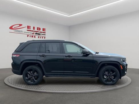 Used 2024 Jeep Grand Cherokee Limited w/ Luxury Tech Group II AWD/4WD image 7