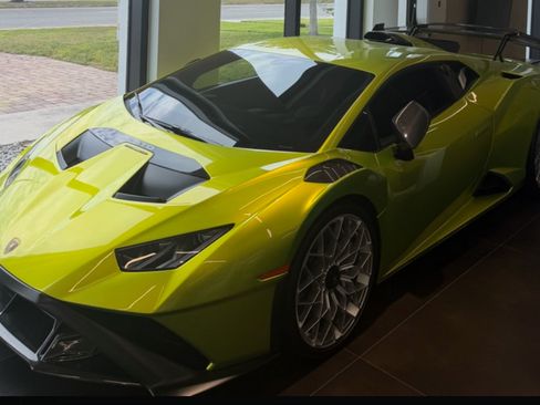 Used 2024 Lamborghini Huracan STO RWD image 3