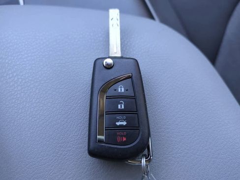 Certified 2021 Toyota Camry LE image 25