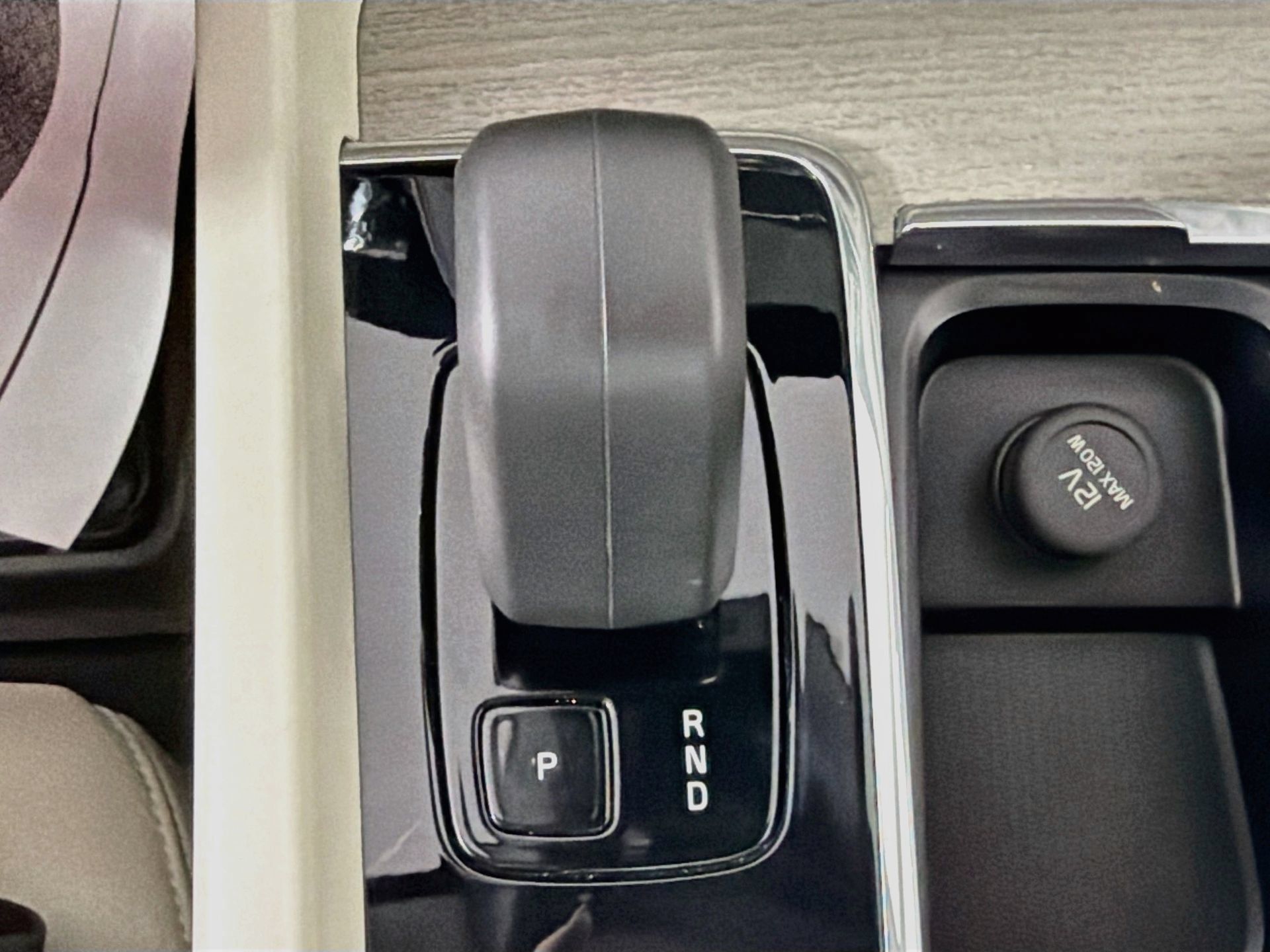 Certified 2023 Volvo XC60 B5 Plus AWD/4WD image 17
