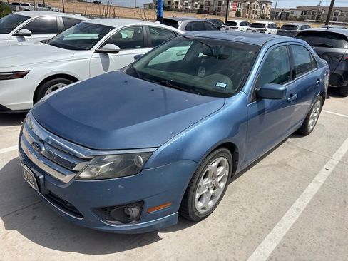 Used 2010 Ford Fusion SE FWD image 2