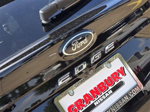 Used 2022 Ford Edge SEL w/ Convenience Package image 9