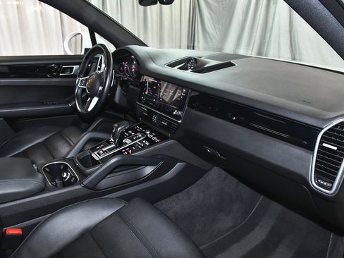 Used 2022 Porsche Cayenne Coupe image 59