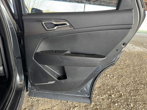 Used 2025 Kia Sportage LX image 30