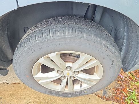 Used 2015 Chevrolet Equinox LT w/ Driver Convenience Package image 2