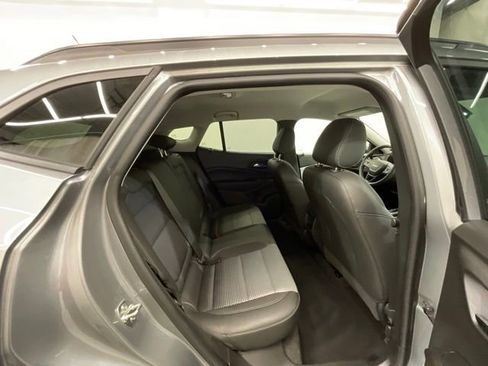Used 2025 Chevrolet Trax LT FWD image 25